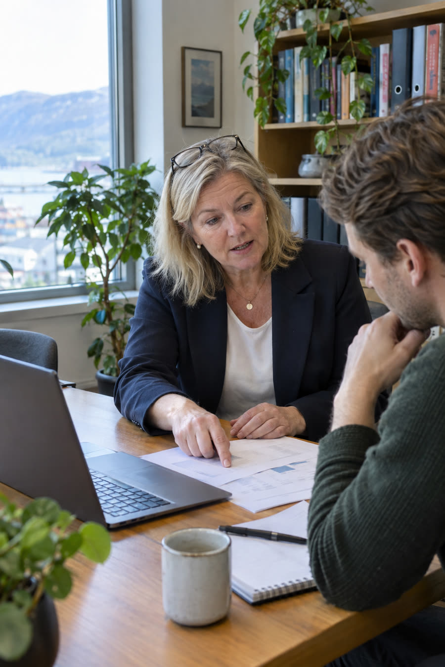 Regnskapsfører i møte med en kunde